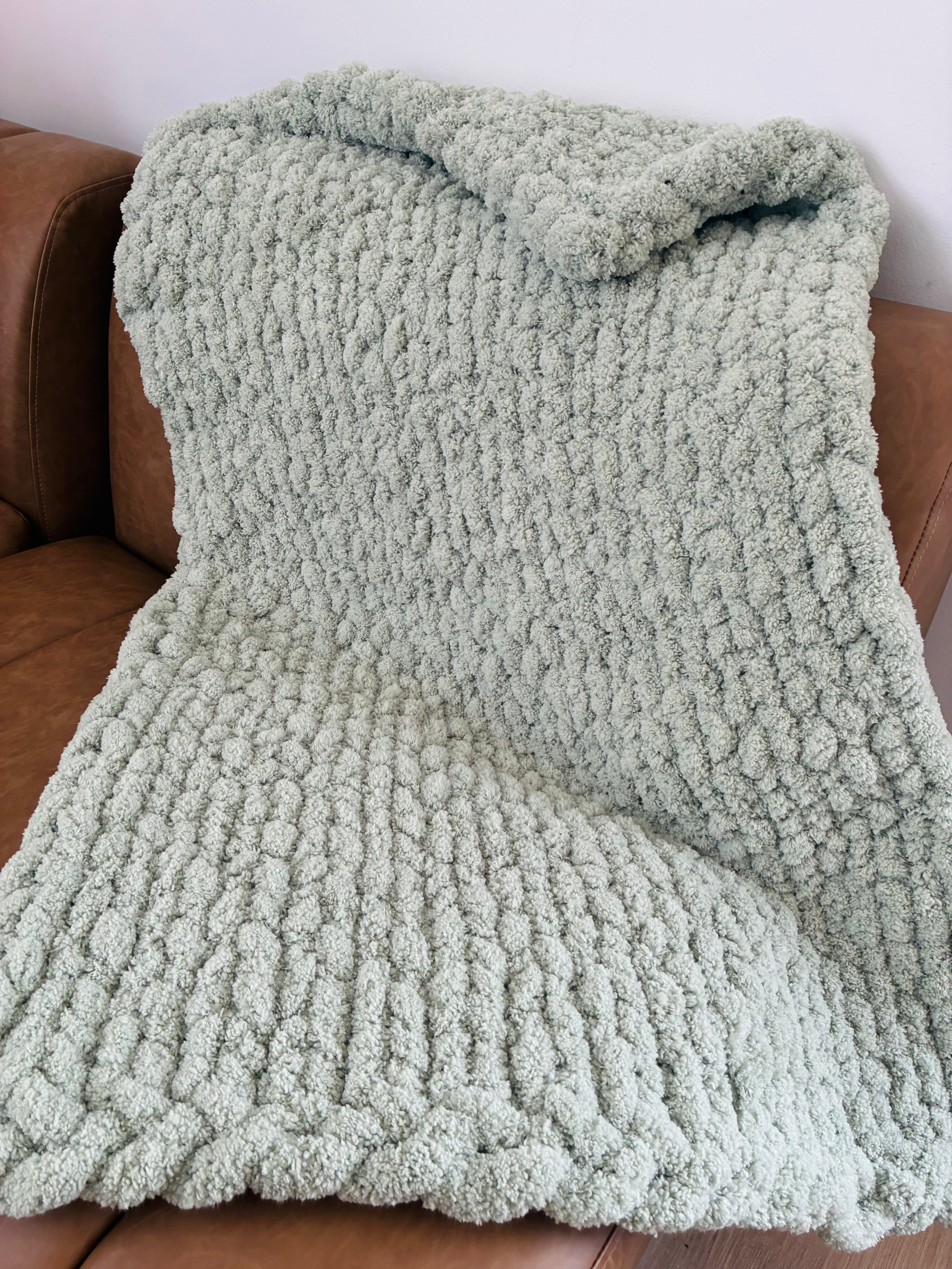 Solid Chunky Knit Blanket
